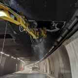 Les travaux de remise en état du tunnel routier du Gothard, fermé depuis dimanche, se sont poursuivis mercredi. L'Office fédéral des routes (OFROU) compte toujours sur une réouverture au trafic cette semaine encore.